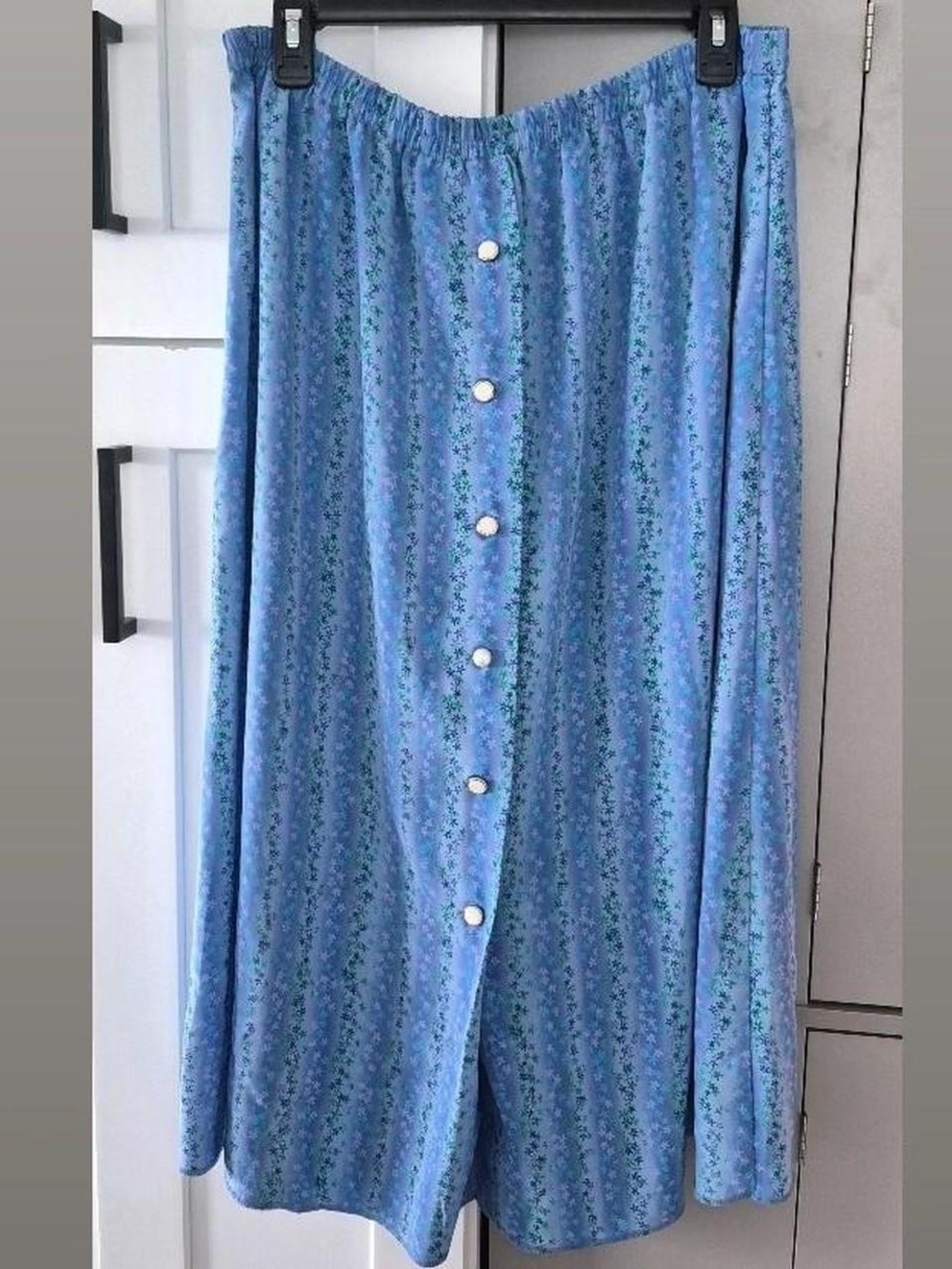 Leslie Fay Blue Floral Midi Skirt with Front Buttons